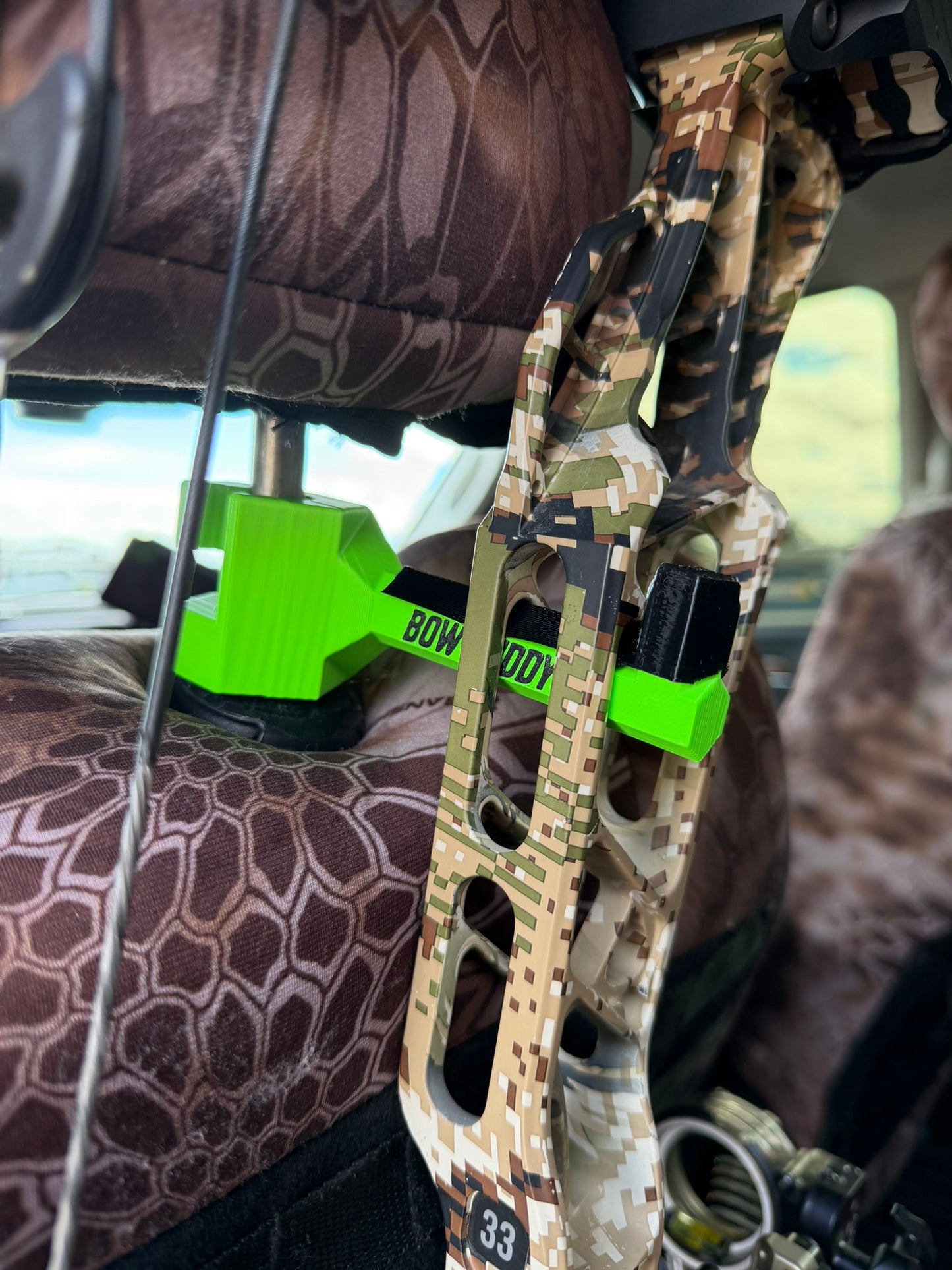 ツイストオン式3.0 Bow Buddy™ ヘッドレストボウハンガー（トラック＆SUV用）