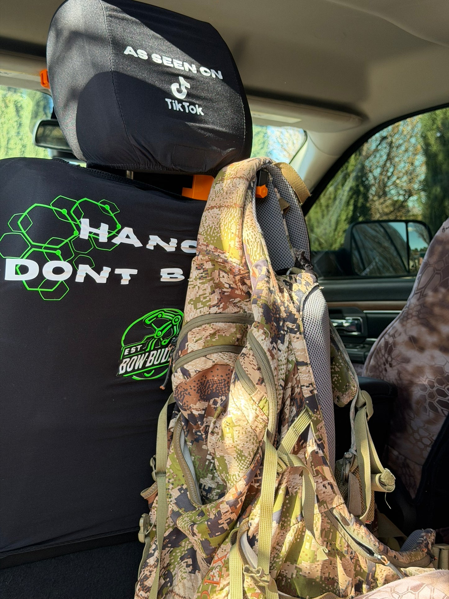 ツイストオン式3.0 Bow Buddy™ ヘッドレストボウハンガー（トラック＆SUV用）