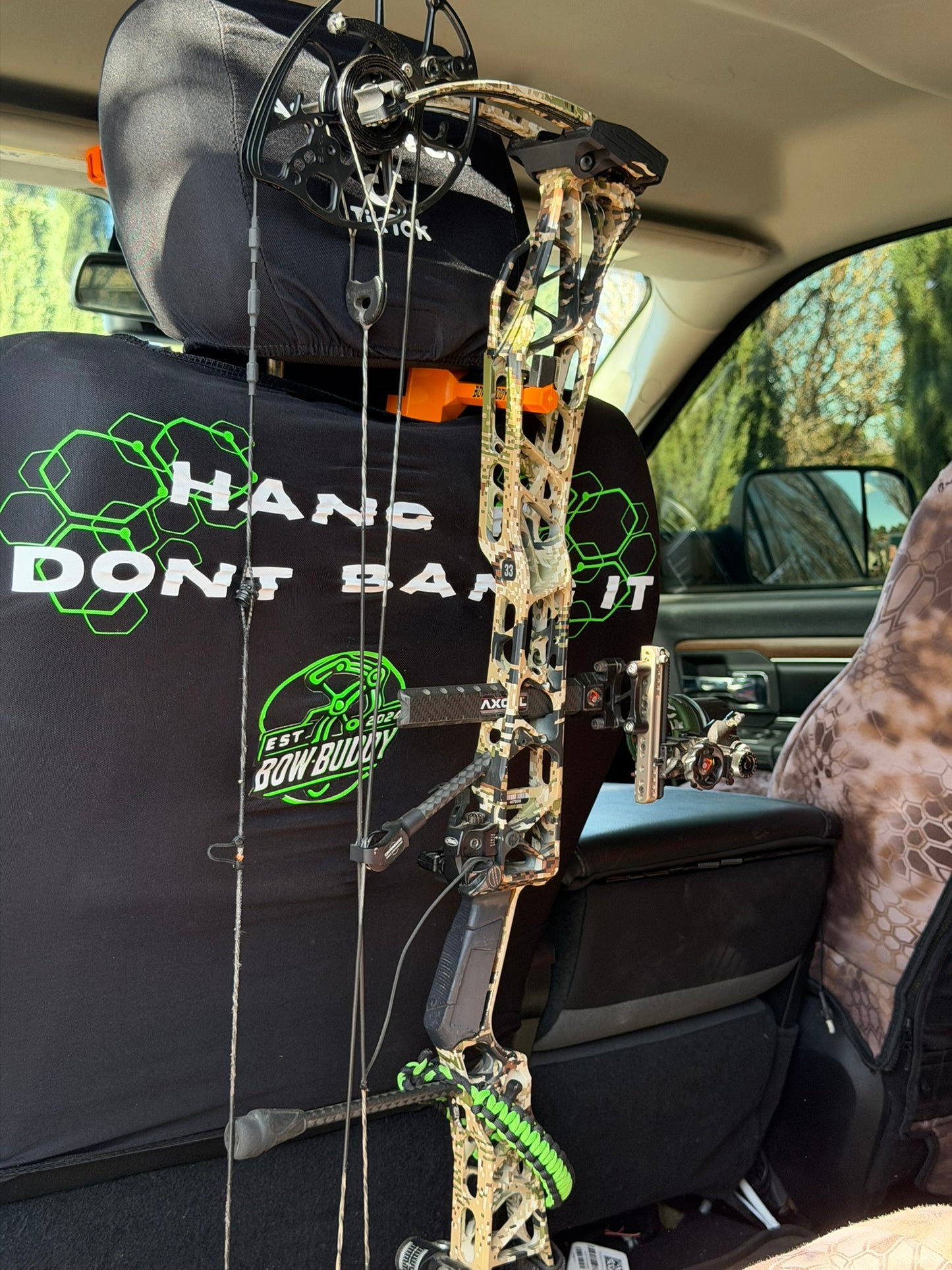ツイストオン式3.0 Bow Buddy™ ヘッドレストボウハンガー（トラック＆SUV用）