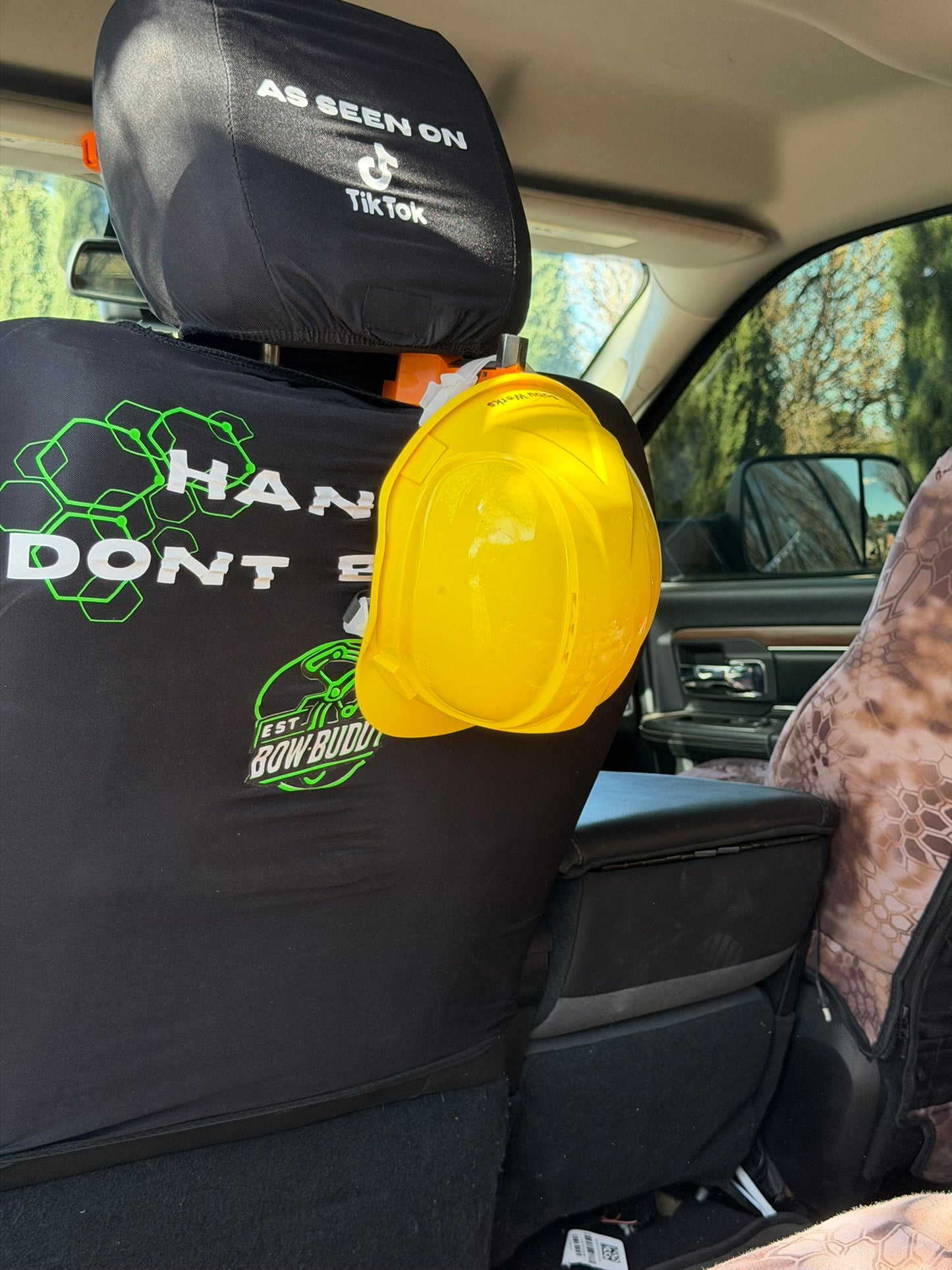 ツイストオン式3.0 Bow Buddy™ ヘッドレストボウハンガー（トラック＆SUV用）